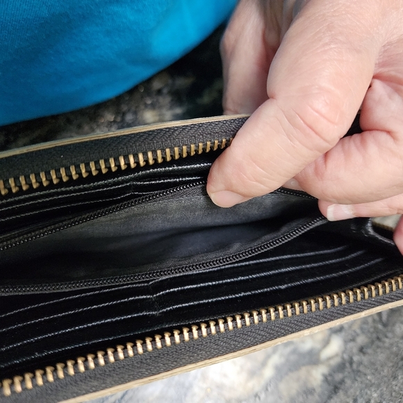 Fossil zippered wallet - white w/ gold polka dots, zippered and open pockets - Picture 7 of 7